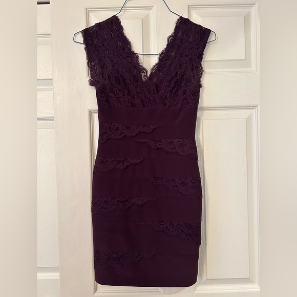 Beautiful Betsy & Adam Petite lace cocktail dress. - Picture 1 of 7